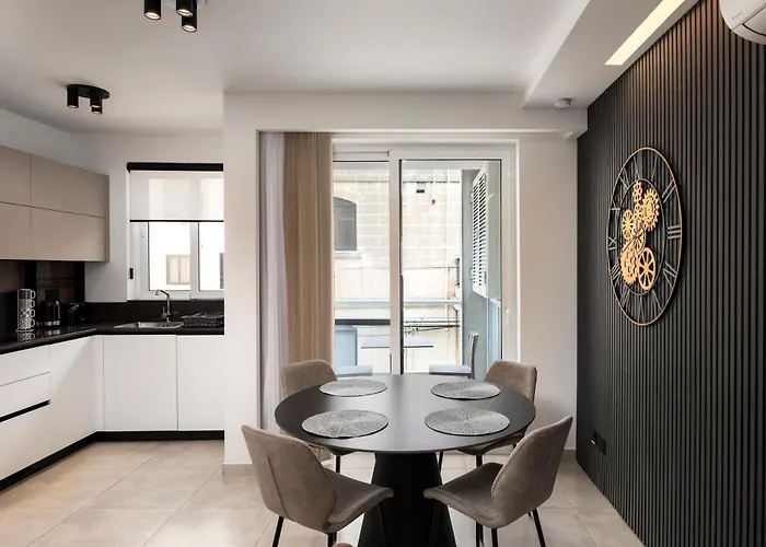 Modern 2Bd Apartment With Spacious Layout & 2 Balconies - San Gwann