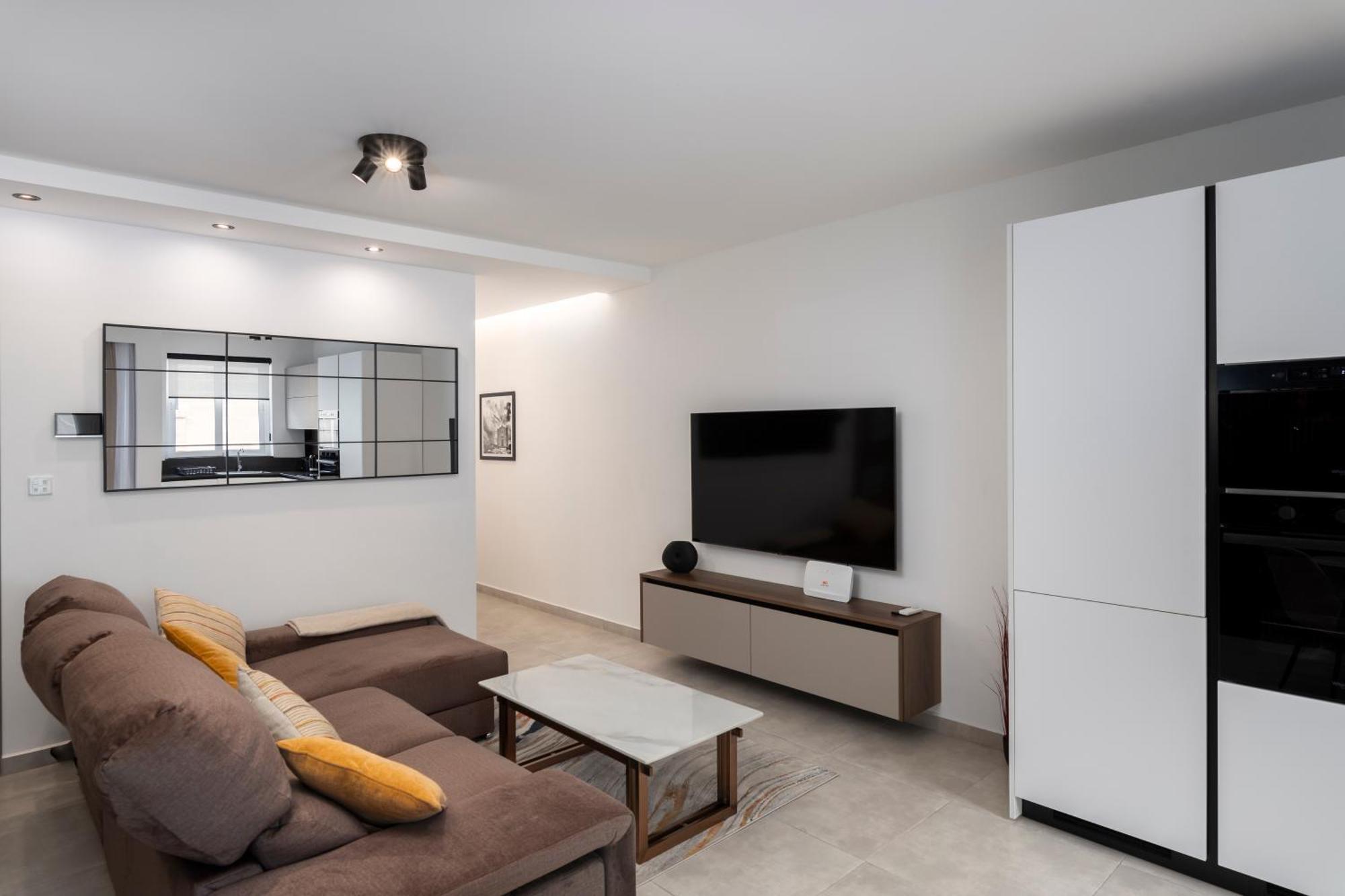 Modern 2bd With Spacious Layout & 2 Balconies - San Gwann