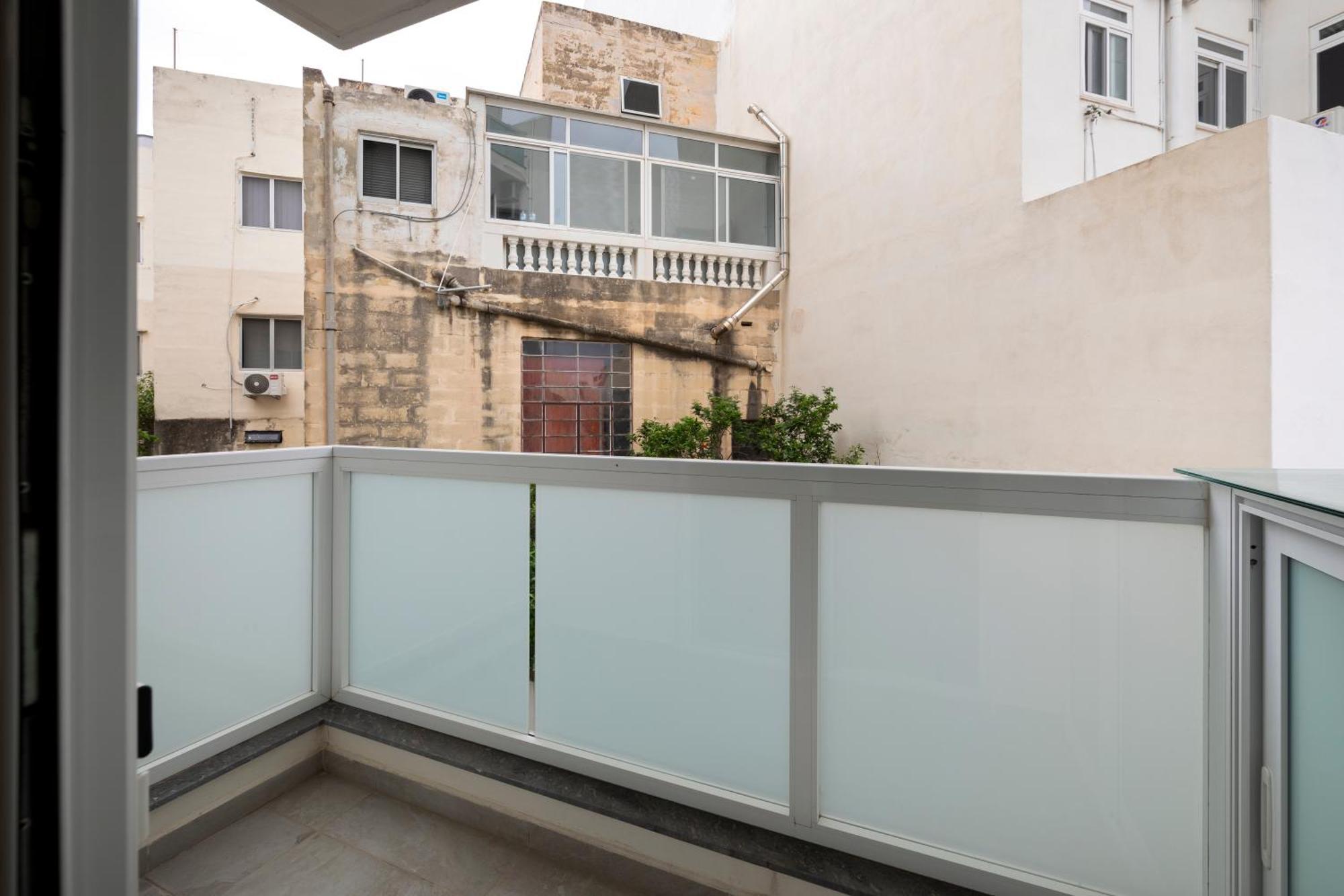 Modern 2bd With Spacious Layout & 2 Balconies - * San Gwann