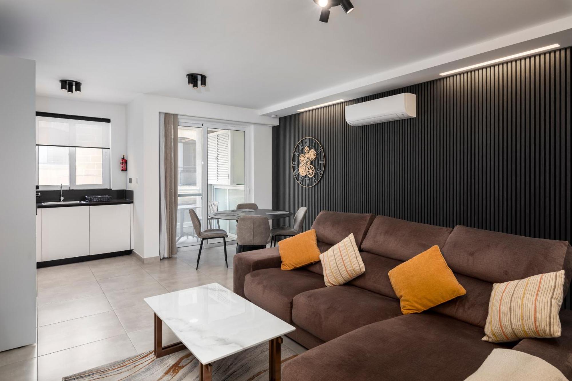 Modern 2bd With Spacious Layout & 2 Balconies - San Gwann
