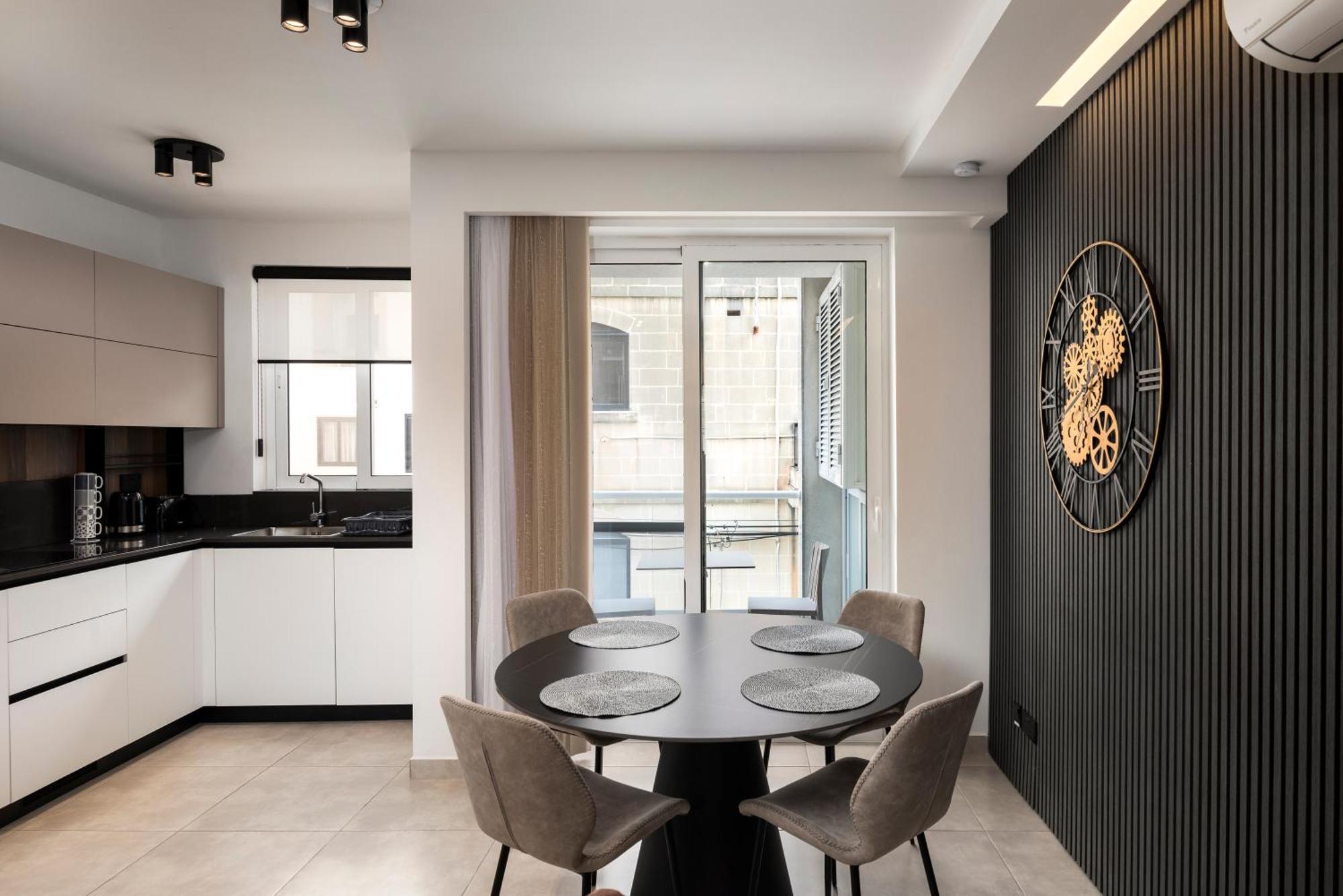 Apartment Modern 2bd With Spacious Layout & 2 Balconies -